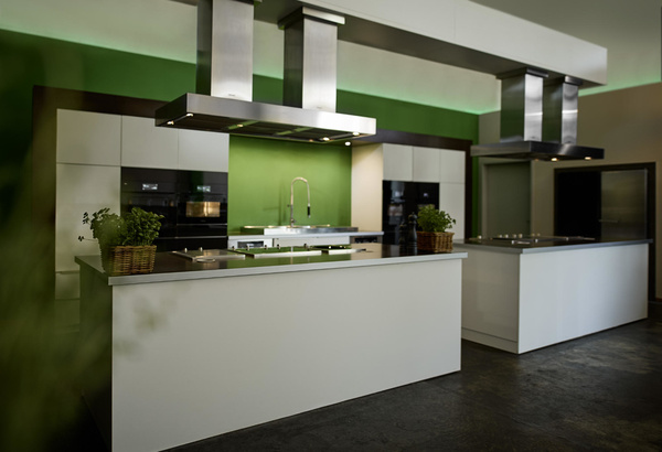 das eventkochstudio in berlin zum vermieten bietet viel platz und hohe Decken